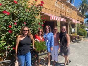 People outisde of Bistro Jeanty in Yountville